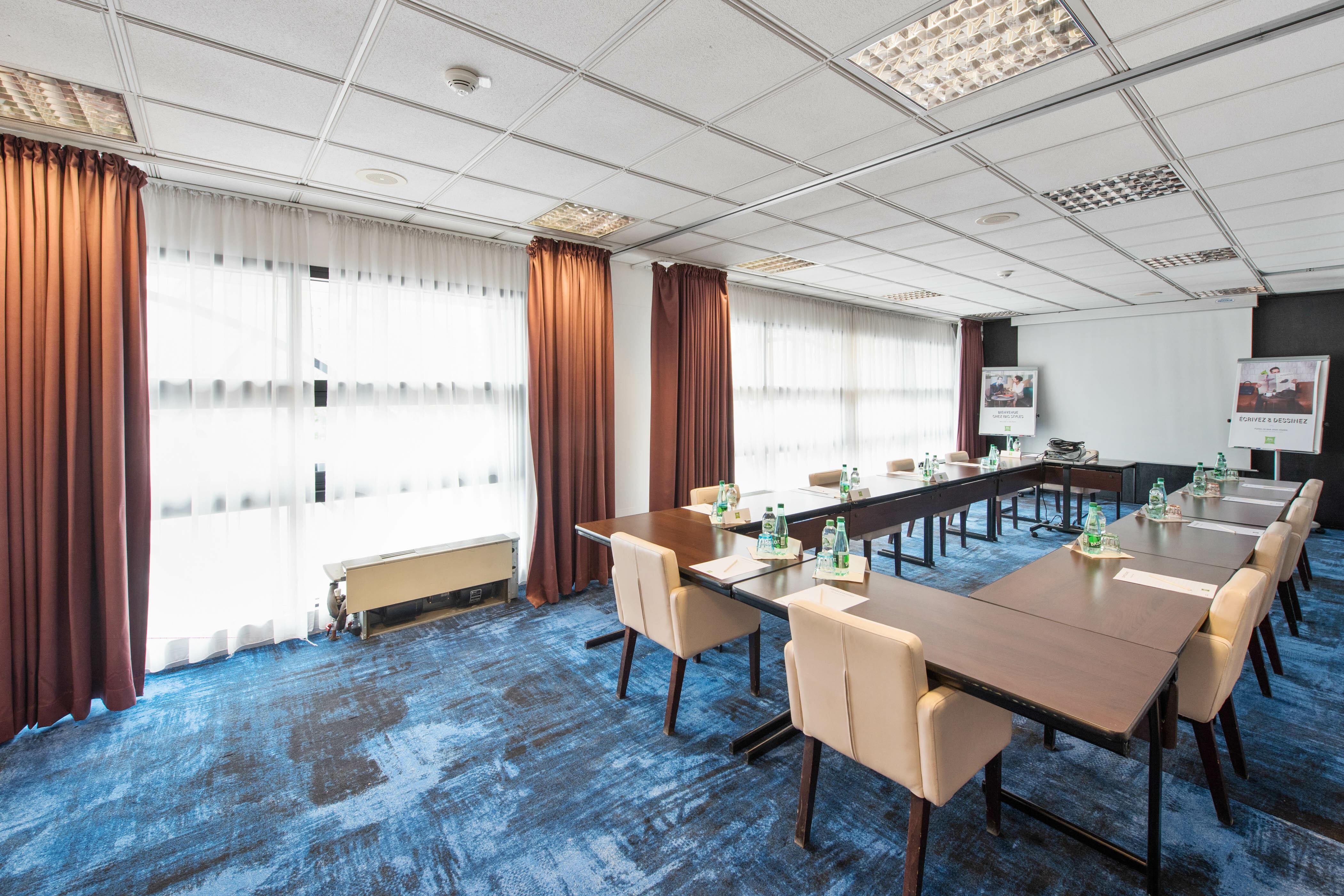 ไอบิส สไตล์ มหาวิหารเอฟรี Hotel Courcouronnes ภายนอก รูปภาพ